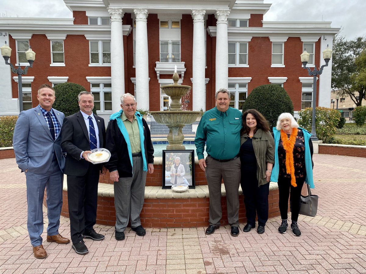 mikemoore2014's tweet image. Today’s a great day in #Pasco as we passed a resolution declaring the Kumquat Pie as the official pie of #PascoCountyFL! Honored to be joined by pioneers the Gude family. The Kumquat pie was created by Ms. Rosemary Gude in Pasco County. #FLSportsCoast kumquatgrowers.com
