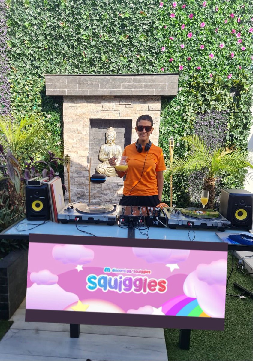 Ely29Lopez's tweet photo. @squiggles .Doing what I do best . WL 🍊 cheers from 🇵🇦
#nft @squiggles https://t.co/34O00pwPse