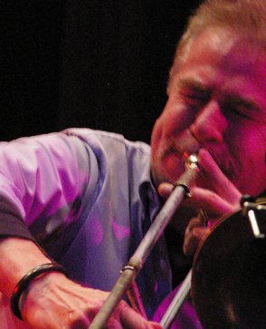 newjazzword's tweet photo. Maintaining sonic equity in #freemusic w. #reed + #brass is tricky but on #TheBearableLightnessofBeing #WilliamConnell #sax @steve_swell (pic:#SOConnor) #trombone + #ReggieNicholson #drums #confirm this delicate balance Review: https://t.co/8cL1JmpTnP
#NYC @ccadenceuq #freejazz https://t.co/UGQveE0meX