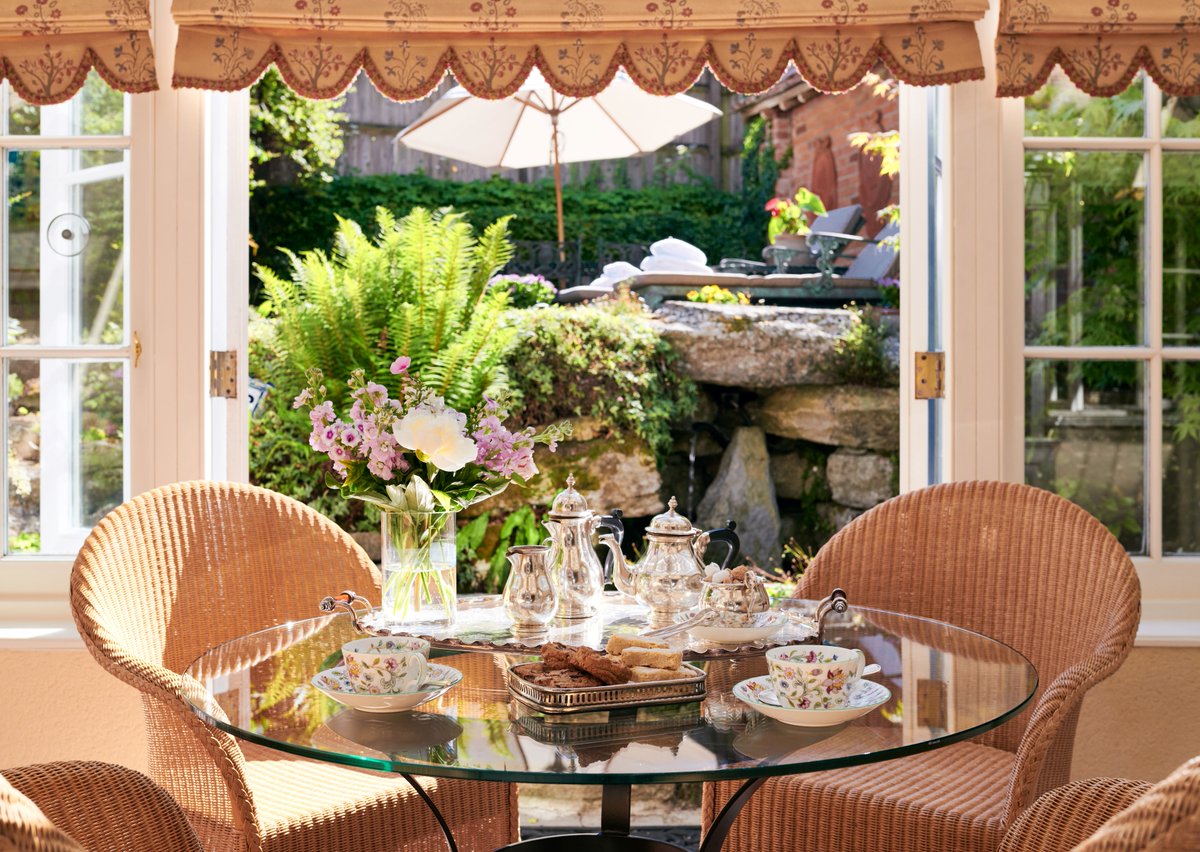 Summer_Lodge's tweet photo. A hideaway like no other. Discover peace and seclusion in the heart of the English countryside with a stay in Bea's Cottage https://t.co/xj0z4VwOkR