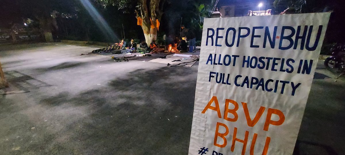 abvp_bhu's tweet photo. काशी हिन्दू विश्वविद्यालय में ऑफलाइन कक्षाओं के संचालन हेतु संघर्ष हमारा जारी है। @ABVPVoice @nidhitripathi92
#ABVP_BHU
#ReopenBHUforAll
#ReopenBHU https://t.co/8ut9tsRkKx