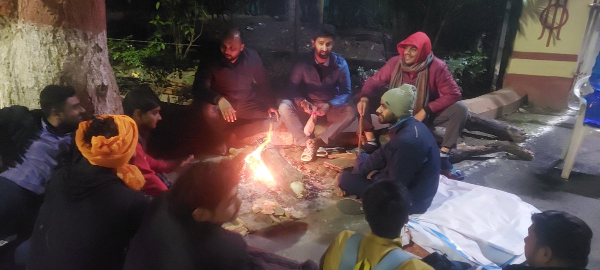 abvp_bhu's tweet photo. काशी हिन्दू विश्वविद्यालय में ऑफलाइन कक्षाओं के संचालन हेतु संघर्ष हमारा जारी है। @ABVPVoice @nidhitripathi92
#ABVP_BHU
#ReopenBHUforAll
#ReopenBHU https://t.co/8ut9tsRkKx