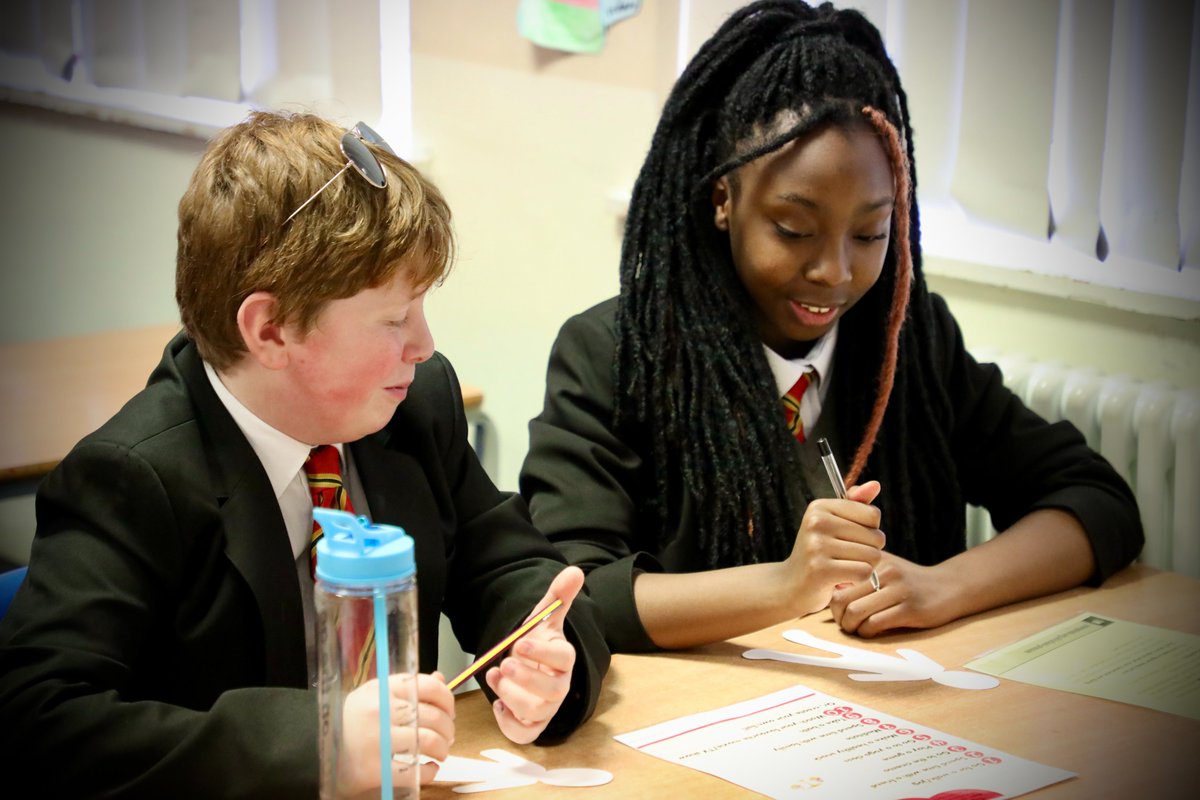 SmithillsSchool's tweet photo. MANAGING ANXIETY AND STRESS 🧠

🗣 Mrs Hastie, our brilliant school counsellor, was on hand today at lunchtime to chat about managing anxiety and stress for Children's Mental Health Week. 

📸 As you can see from the pictures, the pupils loved the session!

RT @SmithillsMH

#CMHW https://t.co/wOSE3CP62X