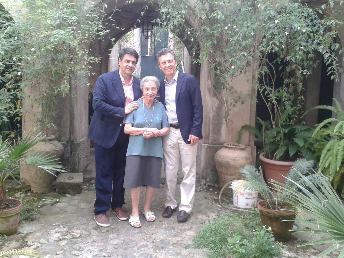 jorgemacri's tweet photo. ¡Que los cumplas muy feliz @mauriciomacri! Te mando mis mejores deseos y este recuerdo de la visita a nuestra familia en Calabria. Un abrazo grande, flaco. https://t.co/xL9sIlx2sg