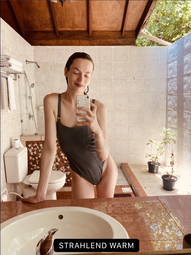myweb3blog's tweet photo. My #pfp ✨

#Bitcoin #Crypto #WomeninNFTs #WomensArt #women #womenintech #WomenInCrypto #opensea #polygonnft #cheapnft https://t.co/6zoYE3ahta