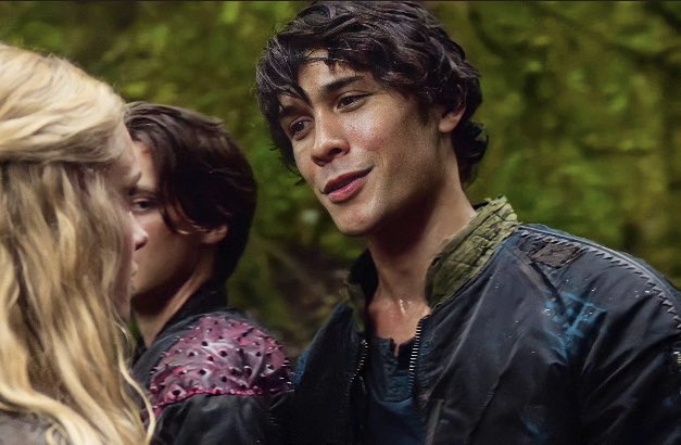 bellarkefiles's tweet photo. “Bellamy knows his stature is being challenged, but, goodamnit, this girl makes him smile…” #The100 https://t.co/DBGnpDRyMm