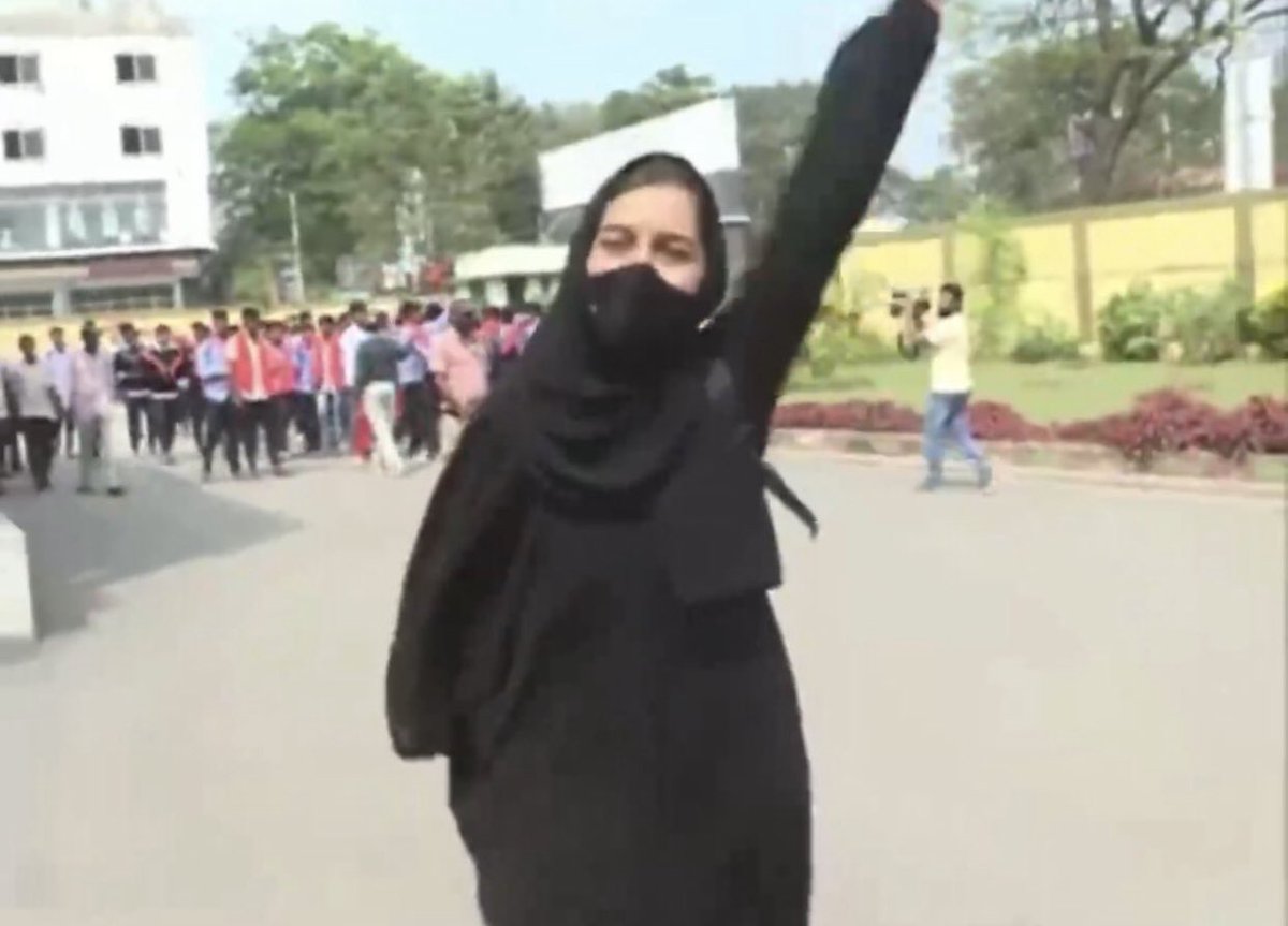 اللہ اکبر۔ یہ ہے ایک شیرنی۔ 

مگر ایسی شیرنیوں کو نوبل پرائز نہیں ملتے فقط آپ کی اور میری ستائش ملتی ہے۔ 

ری ٹُوئیٹ کریں۔