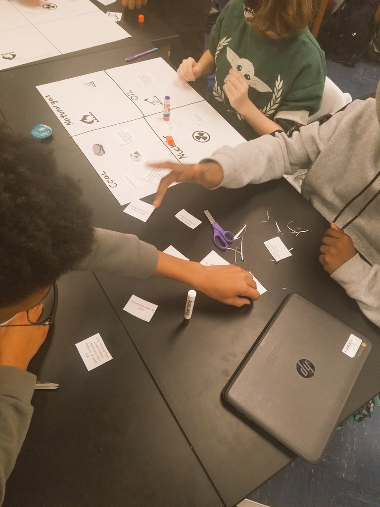 LGHS_MsLawrence's tweet photo. Nothing makes me happier than kids working together !! #teacherlife #EagleStrong https://t.co/kvamxa0qQW