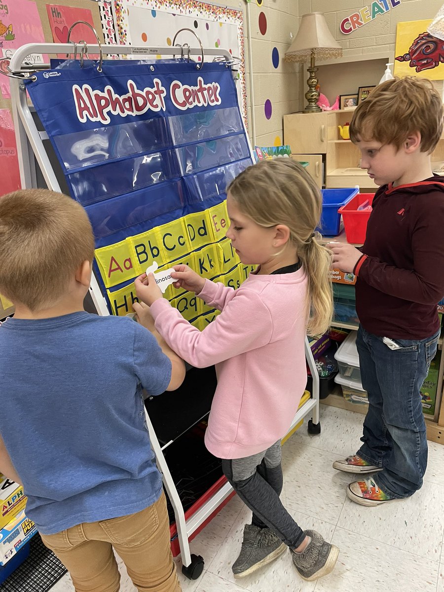 hogfan4sure's tweet photo. We ❤️ Valentine centers! #KinderCats @NSDSouth @NManley82 https://t.co/mKjIEwQzGr