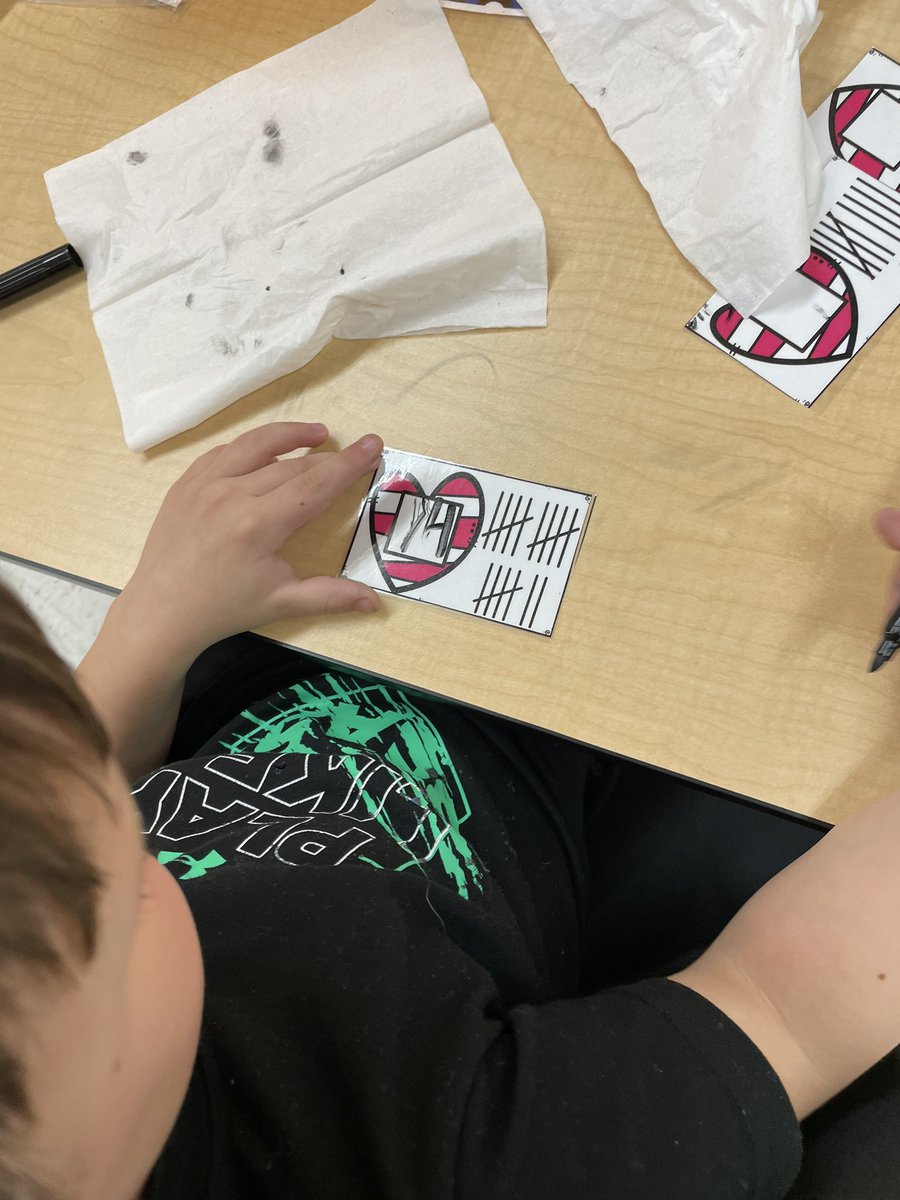 hogfan4sure's tweet photo. We ❤️ Valentine centers! #KinderCats @NSDSouth @NManley82 https://t.co/mKjIEwQzGr