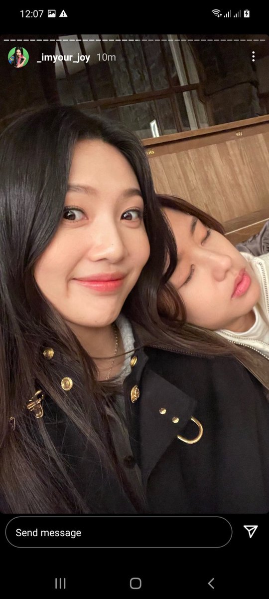 reaslhyn's tweet photo. First two photos are definitely taken using her phone. #Misook π
We finally saw Mipyo in her IG π
And that cutieeee on the last photo https://t.co/adDvGjeScj