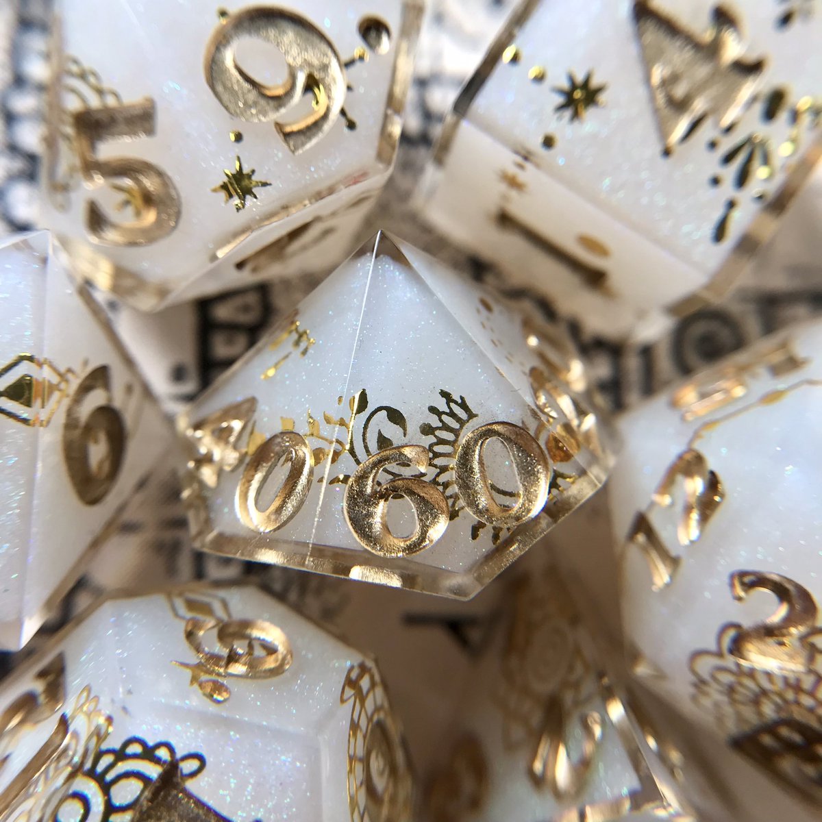 spellbounddice's tweet image. another set for the patron sale this weekend! 🦚✨
#ttrpg #tabletopgames #dnd #dungeonsanddragons #dice