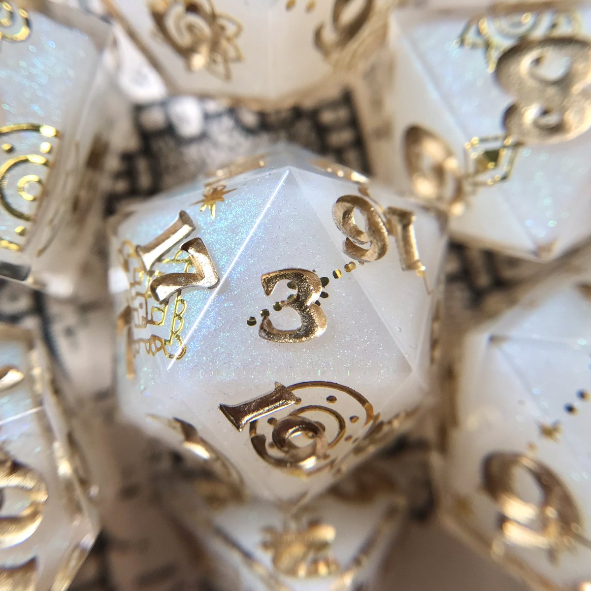 spellbounddice's tweet image. another set for the patron sale this weekend! 🦚✨
#ttrpg #tabletopgames #dnd #dungeonsanddragons #dice