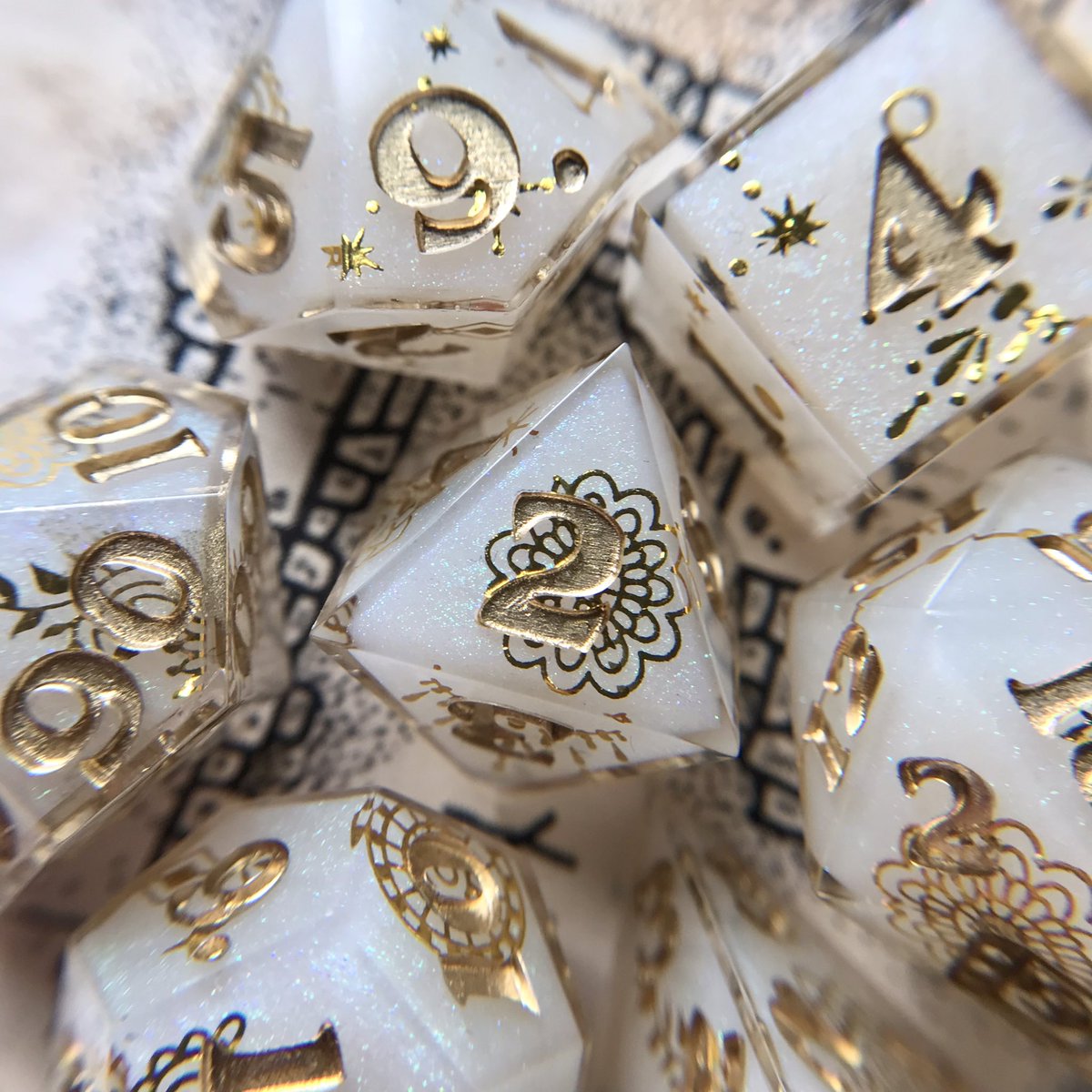 spellbounddice's tweet image. another set for the patron sale this weekend! 🦚✨
#ttrpg #tabletopgames #dnd #dungeonsanddragons #dice