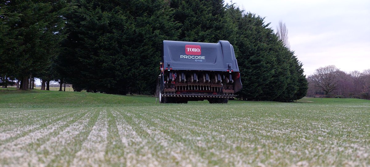 KeepingGreens88's tweet photo. Day 5 of greens reno @BulburyWoodsGC out with some needle tines and a dusting on all the greens. Another great effort as usual from the lads over the past few days! https://t.co/Jrc5a6ueQp