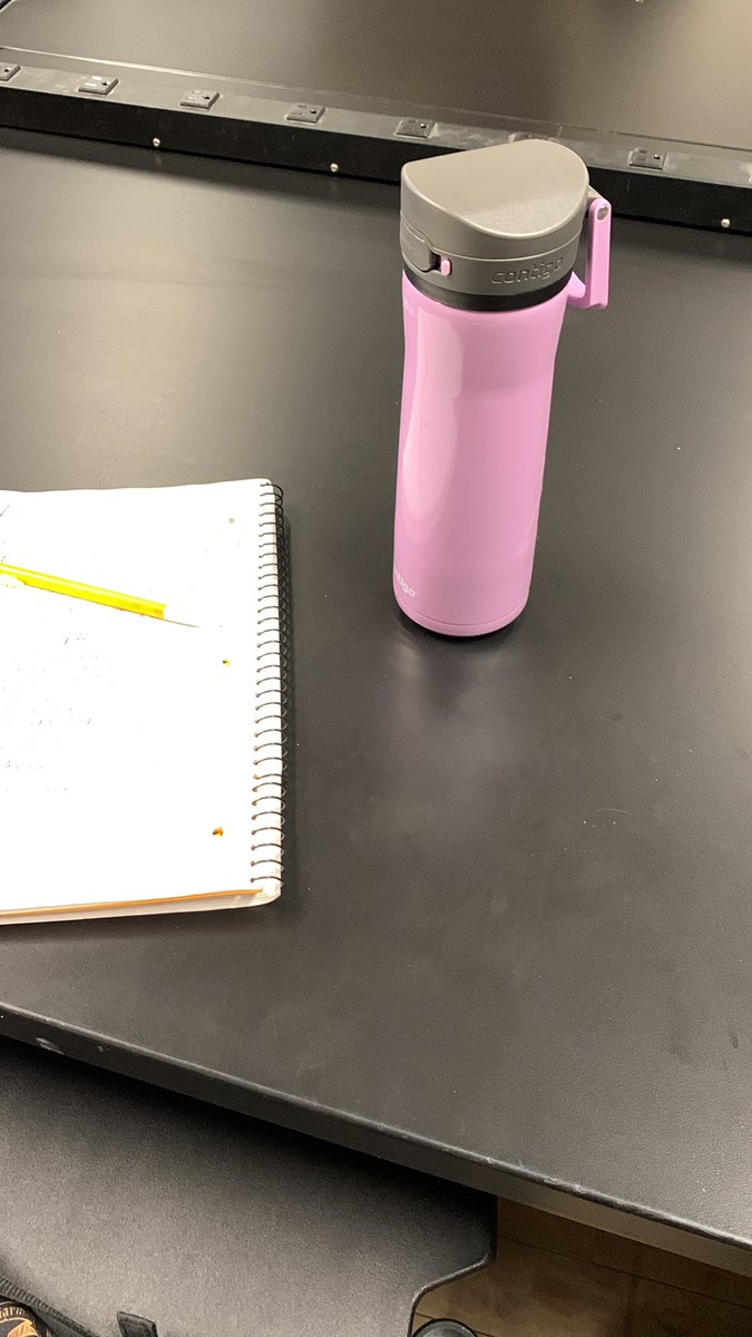 whimsydivisiony's tweet photo. Posting #Bteal early (by like an hour.)has class okay.
(Also candy cane peppermint green tea in a thermos) https://t.co/RfY6Dc88ya
