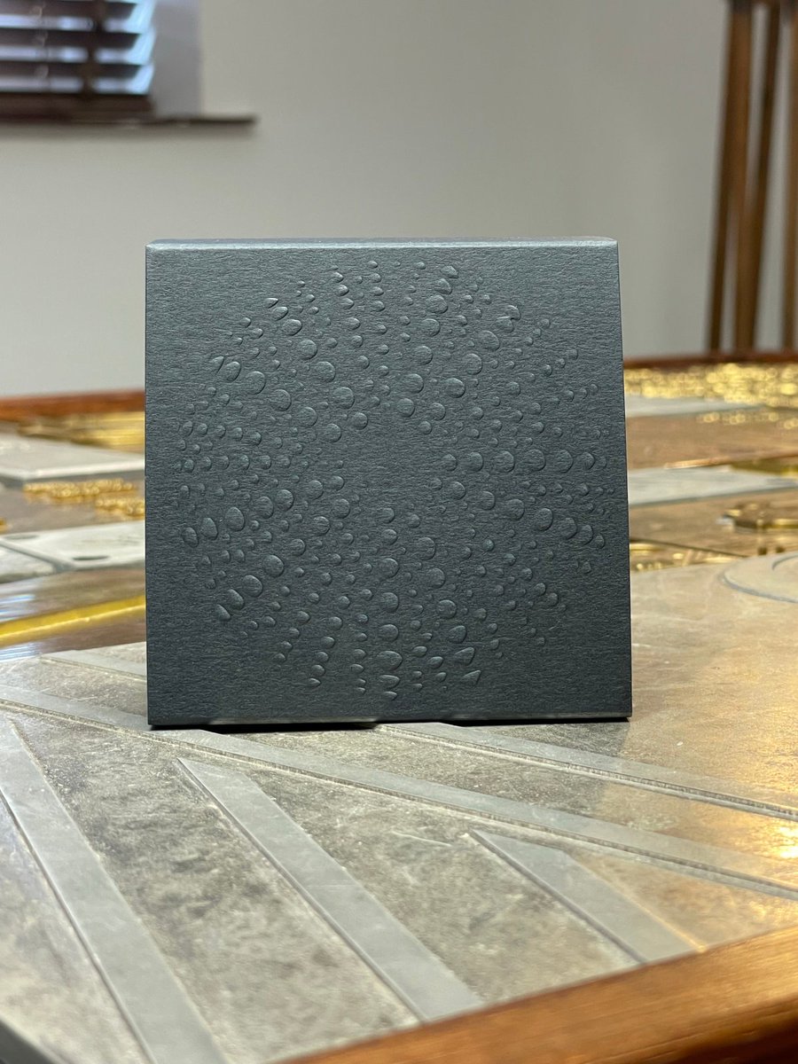 Dayfold's tweet photo. #Luxurypacakaging
With inspiration from the Isles of Scilly there was no need to use anything beyond a blind deboss/emboss to capture the essence of an urchin pendant jewellery range.
Paper: Colorplan Slate 350gsm
#luxurypackaging #deboss #emboss #diecut #luxurypackaging #dayfold https://t.co/XhMiYHws6N