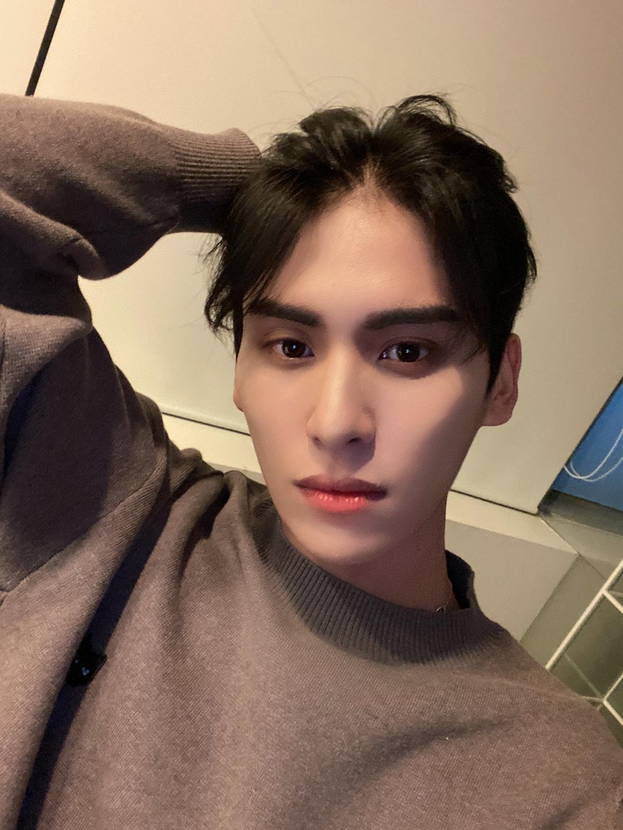 cy10022802's tweet photo. I wanted to tell you that wherever i'm, whatever happens, i'll always think of you✨

[#FantasySelcaDay #SF9 #에스에프나인 #YOOTAEYANG] https://t.co/7MN066DxVE