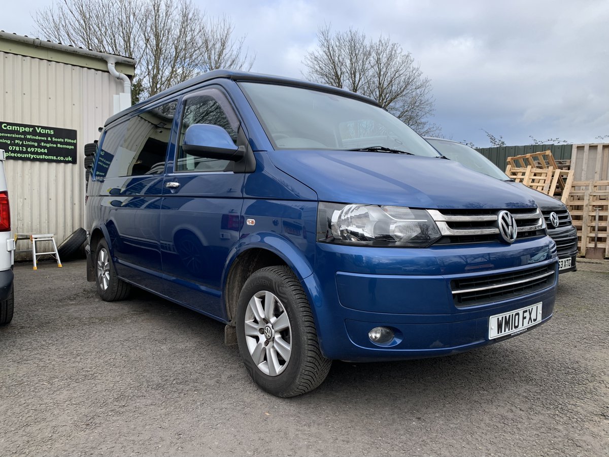 CountyApple's tweet photo. We had this lovely T5 in for a solar panel yesterday. We fitted a 165W semi flexible solar panel with a Victron controller and scan strut cable seal. A very discreet panel on this blue van. It is now off-grid ready!  #solarpanel #vwt5 #campervan #camper #campervanconversion https://t.co/QL3sRGIqJZ