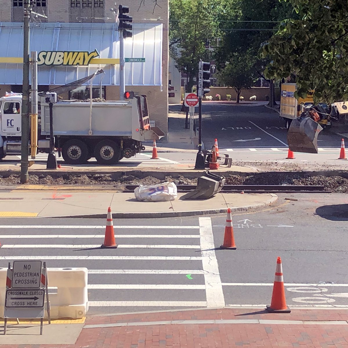corecurriculum's tweet photo. It is dreary outside. The air is cold, the wind is chilling, and the streets are full of grey snow and coarse salt. Let's look ahead to spring by looking back at this photo of a balmier time -- Comm Ave under construction in May 2021. Stay warm, friends! #iheartcore #bostonu https://t.co/tPzEQObk3b