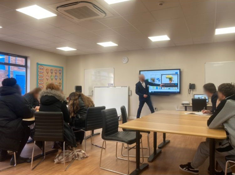 CentralCommuni5's tweet photo. Out with the old in with the new!
Did you know we also provide AV Solutions? Our latest  project upgrading an Academy to Sharp BIG PAD Interactive display solutions.
@MidwichLtd @SharpkBusinessUK

#intuitive #collaboration #avsolutions #Project #sch_hour https://t.co/ZZDXvKAlLP