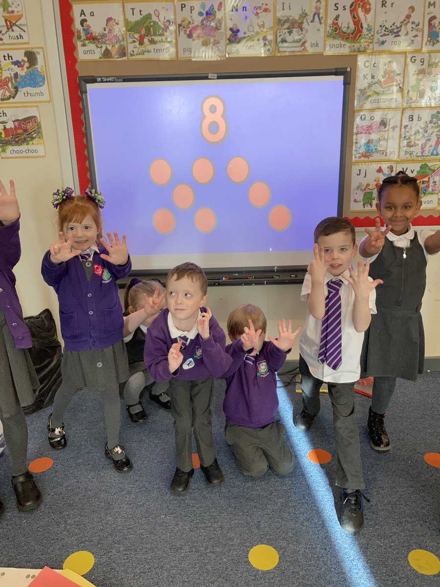 P1a can look at dot patterns and ‘think quick’ to say the number! We use our Rekenreks to count quickly and to make numbers by pulling groups of beads at a time. Subitizing Superstars 🌟💡🌟 @miss_mccullim @StMonicaMilton