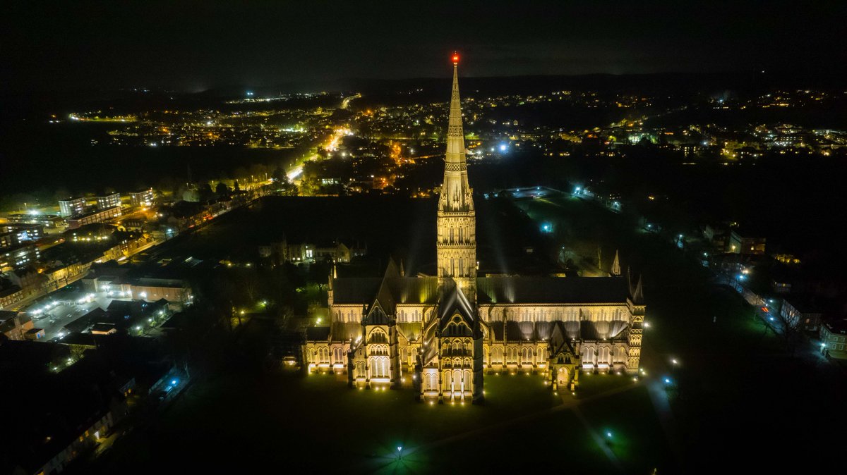 marksmcneill's tweet photo. SALISBURY
@DJIGlobal
#drone #salisbury #britainatnight https://t.co/yOTvAAjsZn