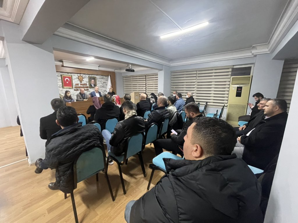 Dava arkadaşlarımızla birlikte bir süredir olumsuz hava şartlarından dolayı çevrimiçi düzenlediğimiz AK Parti Adapazarı İlçe Yönetim Kurulu Toplantımızı gerçekleştirdik.

Amacımız bir; sevdamız ortak. Adapazarı için durmadan, yorulmadan çalışıyoruz. Toplantımız hayırlı olsun.