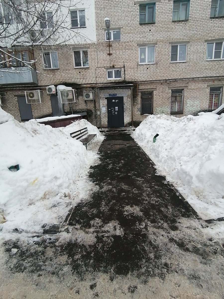 UM_9C_TLT's tweet photo. В ходе санмониторинга мкр отмечено, что и дворники и #МБУЗеленстрой ударно трудились, расчищая пооезды от дома и внутриквартальные дороги мкр. https://t.co/EVpxfW4EHE