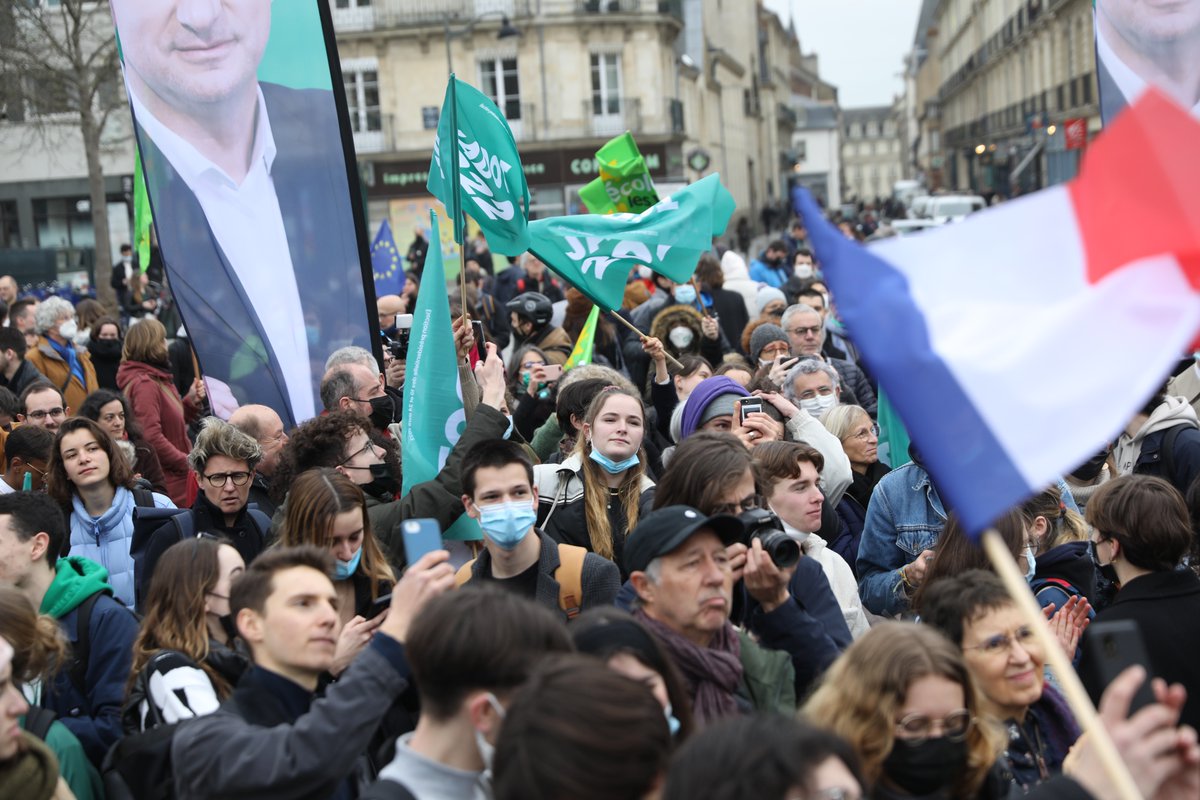 yjadot's tweet photo. Merci aux Rennaises et aux Rennais venu.e.s en nombre pour cette étape de la #tourneedespossibles 

C'était à l'image de votre ville : chaleureux et enjoué ! 

À bientôt 

#Jadot2022 #Rennes https://t.co/kSUqYqJpHS