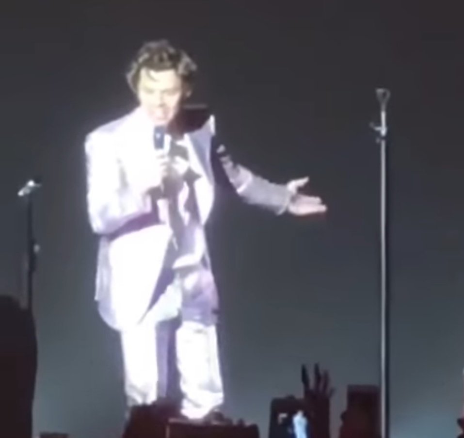 Iarrysuits's tweet photo. i cant' hear you,                        not now, love,
leave me alone!                         i'm busy!
i'm working! 
                               they're married ❤ https://t.co/jS8WhliIEt