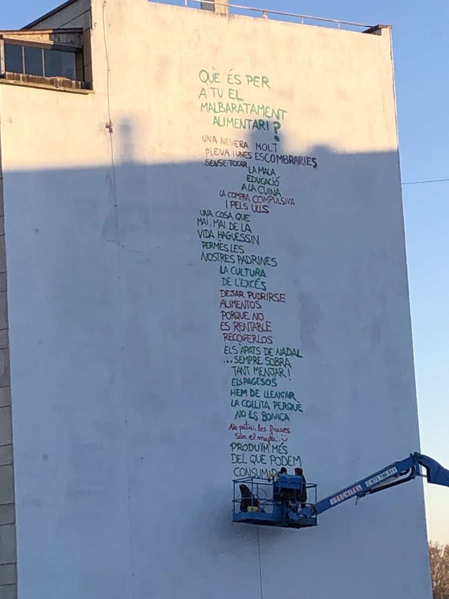 AndreaR18698's tweet photo. Estar a l’aula, mira per la finestra…. Que es per a tu malbaratament alimentari? https://t.co/taEBxVaDfU