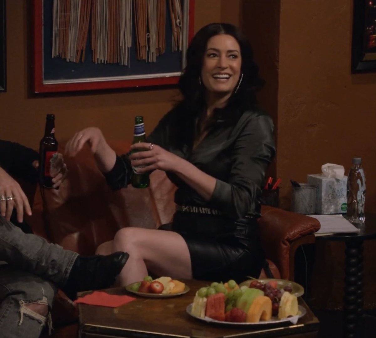 blindIyblue's tweet photo. Paget Brewster in How I Met Your Father, 1 x 05 … a 🧵 https://t.co/Vc31rYbYAo