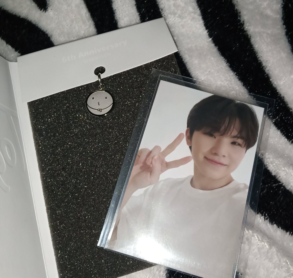 liahbuys's tweet photo. ☁️wts | lfb 
help rt po^^

Seventeen 6th Anniversary Pendant 
(Woozi pendant w/ pc)

-unsealed but never been used
-payo or 2 days reservation
-ggx / sco
-gcash
📍cavite

reply or dm to claim https://t.co/D8WBnl3dSZ