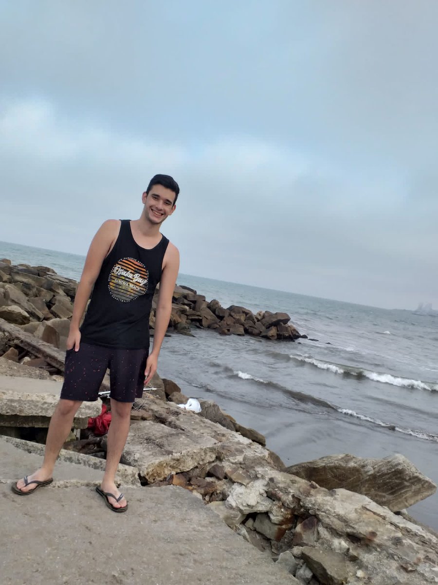 ThomitronPaz's tweet photo. Las fotos de este año en mardel🏖🌊 https://t.co/QWbybrt7ci