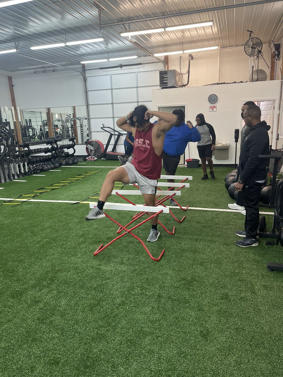 ArmedPHorce's tweet photo. Y’all know what day it is! 🦵🏾🦵🏾

These guys HANDS DOWN killed it today! I set the bar high and they EXCEEDED EXPECTATIONS!💪🏾💪🏾

#BBAATHLETICS
#ONYXFITNESSACADEMY https://t.co/lvJS11n6cQ