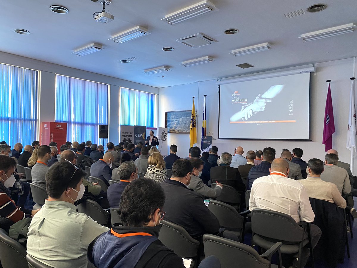 Porque la vida va de HACER (y la venta también), seguimos formándonos de la mano de Emilio Díaz, consultor y mentor, especialista en negocio comercial. 

Comerciales y proveedores muy atentos a sus recomendaciones y consejos sobre la venta.
#grudieventopeisa 
#siemprecontigo