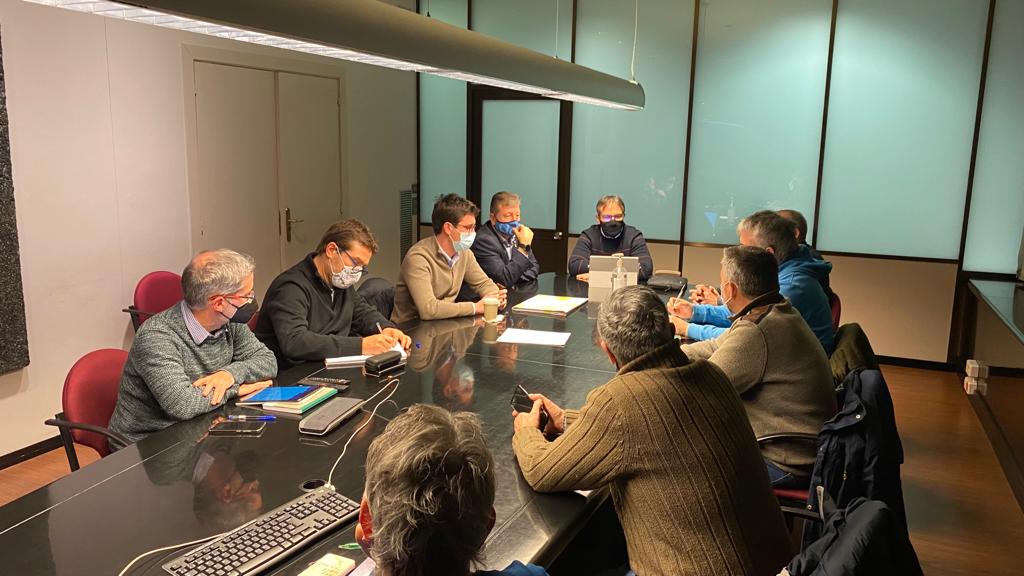 juntsxcatpaeria's tweet photo. @TeVxi @antonipostius @paerialleida @JuntsXCat @JuntsXCatLleida @JXCatTdLleida @JuntsXCatSegria @JRCastroHuguet @mgispert @DavidMeleGarces Benvolgut @TeVxi, en la darrera setmana: dilluns, reunió amb @turodegardeny, dimecres, visita a les actuacions executades al Centre Històric. Divendres, la reposició del cable robat a Cappont. @antonipostius és el regidor del barri de Ciutat Jardí i treballa per TOTS els barris👇 https://t.co/YVZt1UqcsT