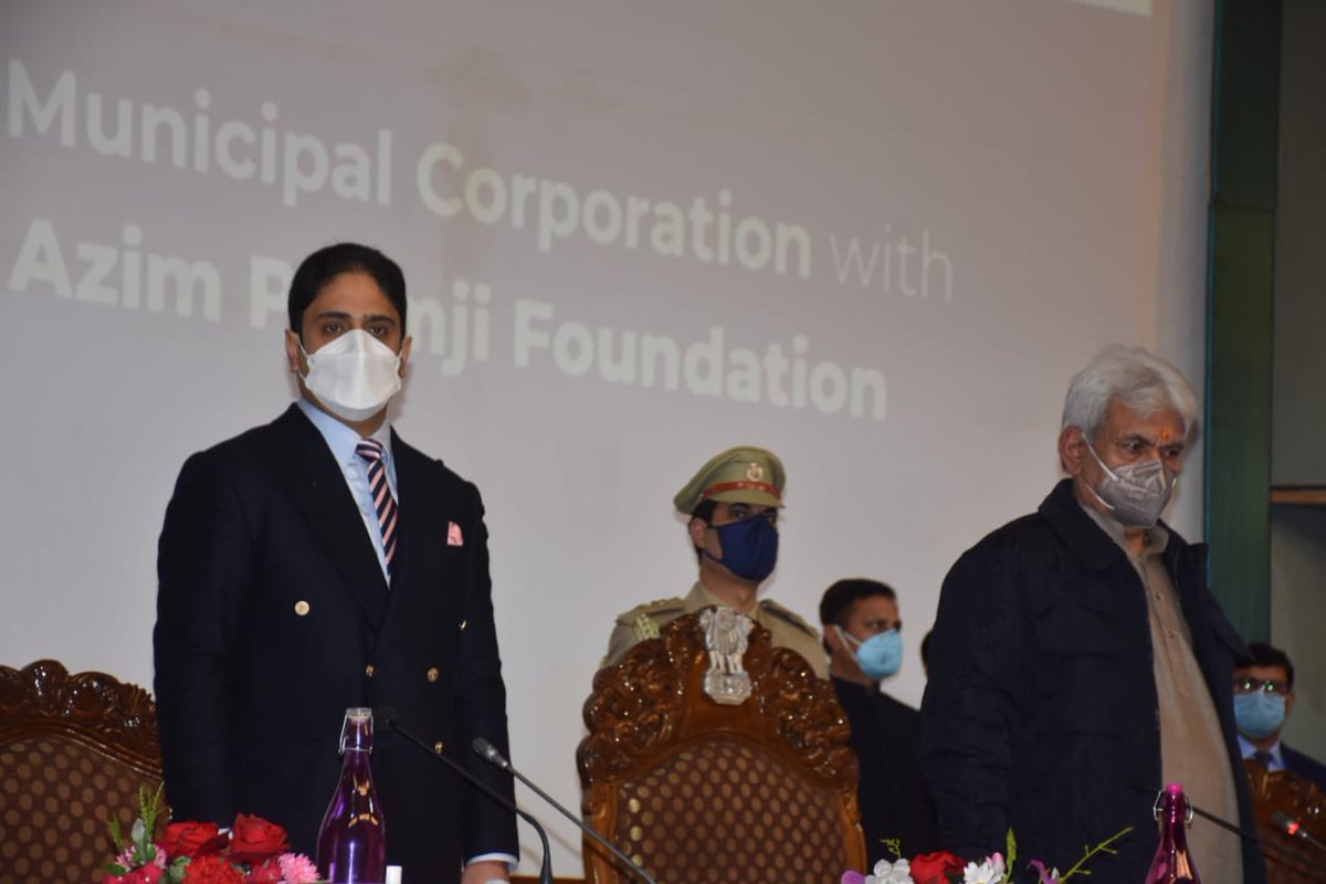 Junaid_Mattu's tweet photo. Another historic first for SMC as we sign two historic MoUs and enter into collaborations with Azim Premji Foundation and PRAJA today.

This will help us in transforming our primary education sector in and to empower urban governance at the grassroots level.

#ReimaginingSrinagar https://t.co/4IGLQy8YxG