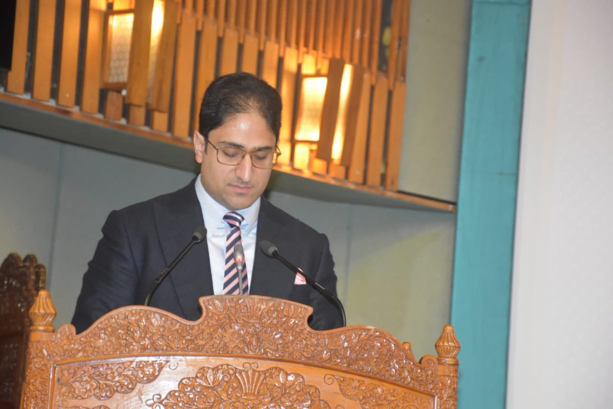 Junaid_Mattu's tweet photo. Another historic first for SMC as we sign two historic MoUs and enter into collaborations with Azim Premji Foundation and PRAJA today.

This will help us in transforming our primary education sector in and to empower urban governance at the grassroots level.

#ReimaginingSrinagar https://t.co/4IGLQy8YxG