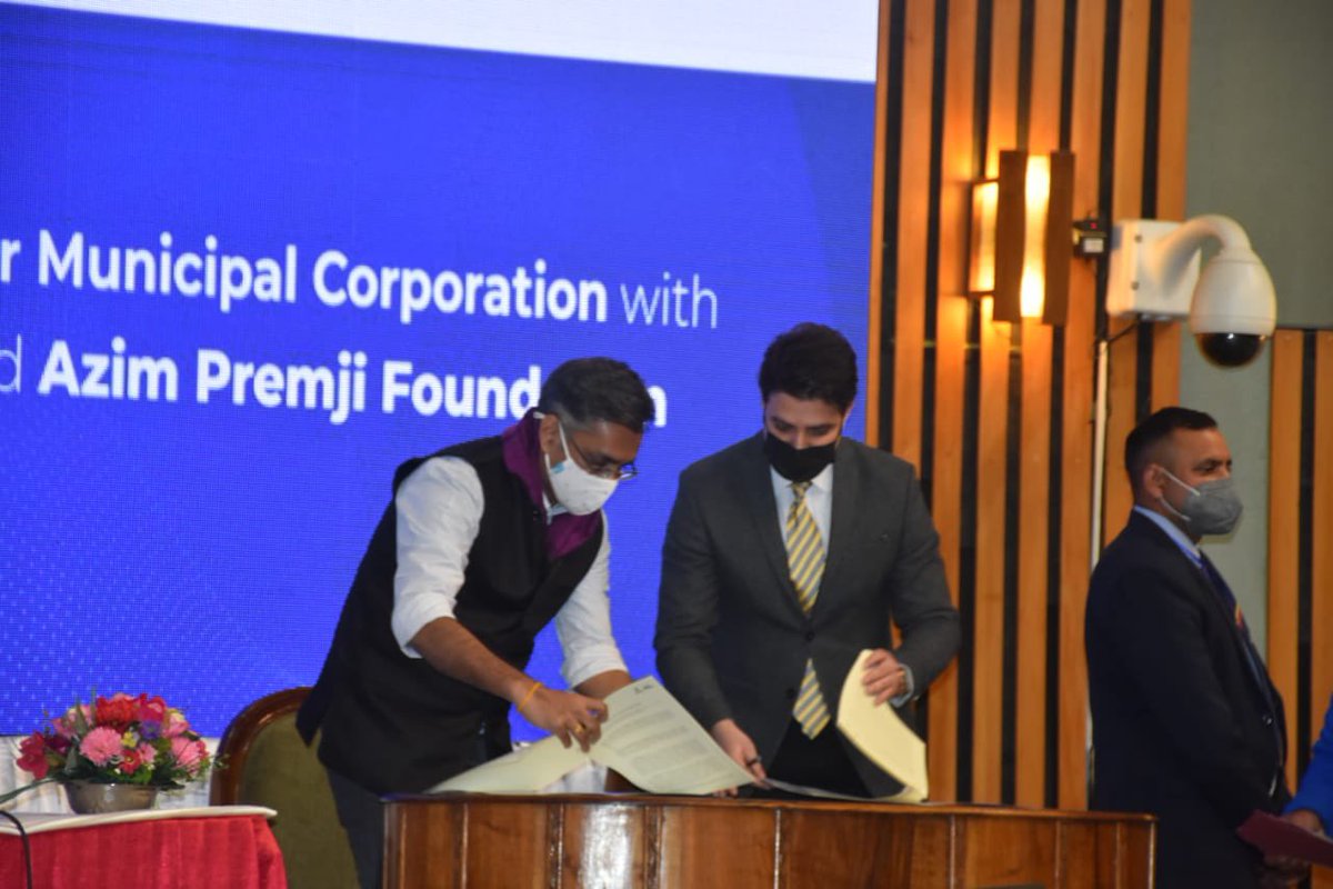 Junaid_Mattu's tweet photo. Another historic first for SMC as we sign two historic MoUs and enter into collaborations with Azim Premji Foundation and PRAJA today.

This will help us in transforming our primary education sector in and to empower urban governance at the grassroots level.

#ReimaginingSrinagar https://t.co/4IGLQy8YxG