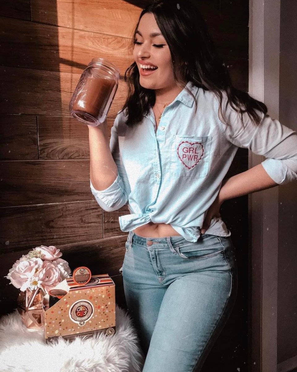 CrazyCupsCoffee's tweet photo. Confidence is a big part of making the most of every day. Our Death By Chocolate coffee is a great way to start the day bright and confident! π
https://t.co/BkFscBqhQo
pc: @dafnesoliss
#coffee #icedcoffee #coffeelovers #coffeeloverunite #FlavorsSeekers #FlavorNation https://t.co/trlwWnsMKR