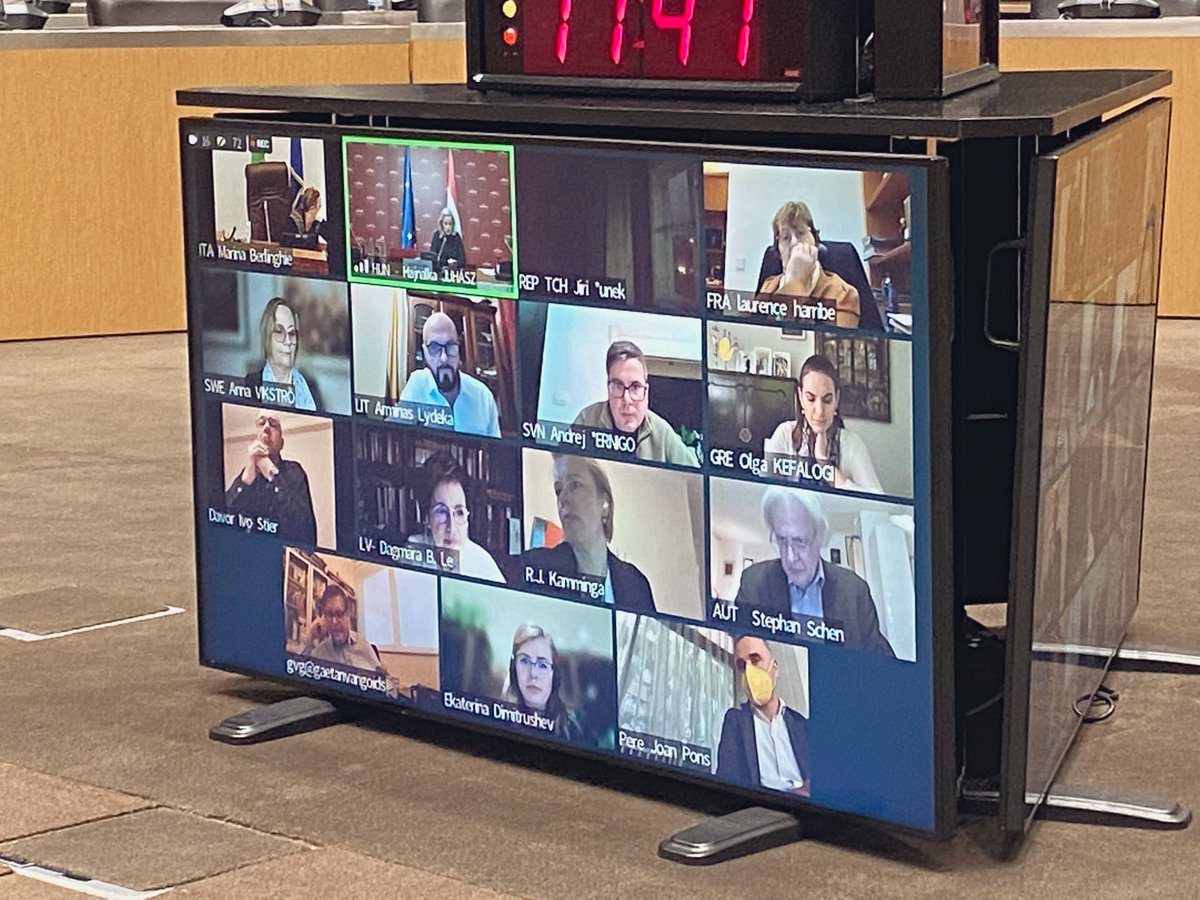 Les commissions des Affaires européennes de toute l’UE 🇪🇺rassemblées pour travailler sur les valeurs européennes et l’état de droit. C’est inédit, c’est la toute première réunion de ce nouveau groupe de travail, c’est à l’initiative française sous #PFUE2022🇫🇷🇪🇺! #COSAC