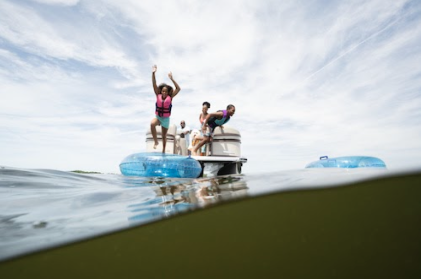 discoverboating's tweet photo. Everyone aboard a boat should know a few things before hitting the water, especially the kiddos. Take some time to teach them about the beauty of boatlife before stepping on board.
▶️ https://t.co/d6CYgPMeUc ◀️
#discoverboating #boating #boatlife #boatsafety #boattips https://t.co/enVFZ6dsQe