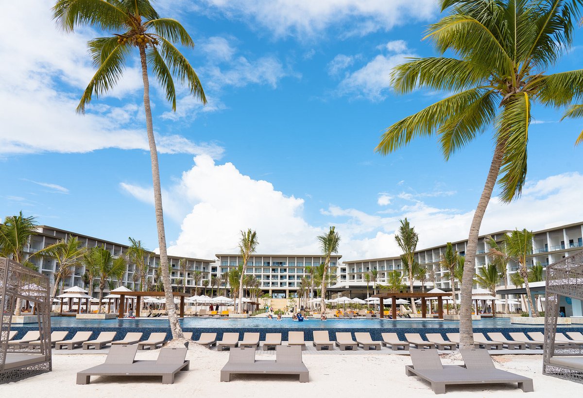 Mark_Brown's tweet photo. Paradise awaits you at #HyattZilaraCapCana. #TravelTuesday https://t.co/MWA4GRgMkP