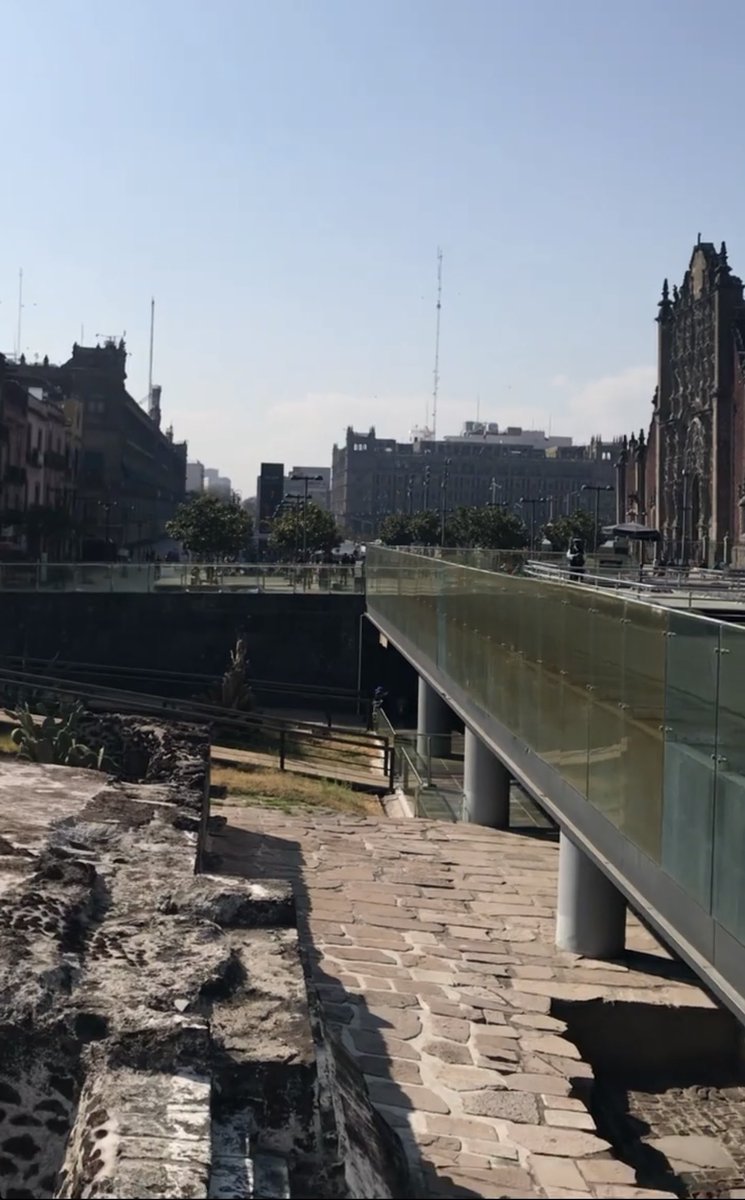 F_GONZALEZM's tweet photo. Que contrastes en la Hermosa #CDMX en la imagen, izq #PatioNorteTemploMayor #TemploMayor , en el centro, área de Resguardo y Protección, y #CatedralMetropolitana de la Ciudad de México. @Claudiashein a seguir preservando nuestra #Historia #Precolombina https://t.co/25mtmtu4A9