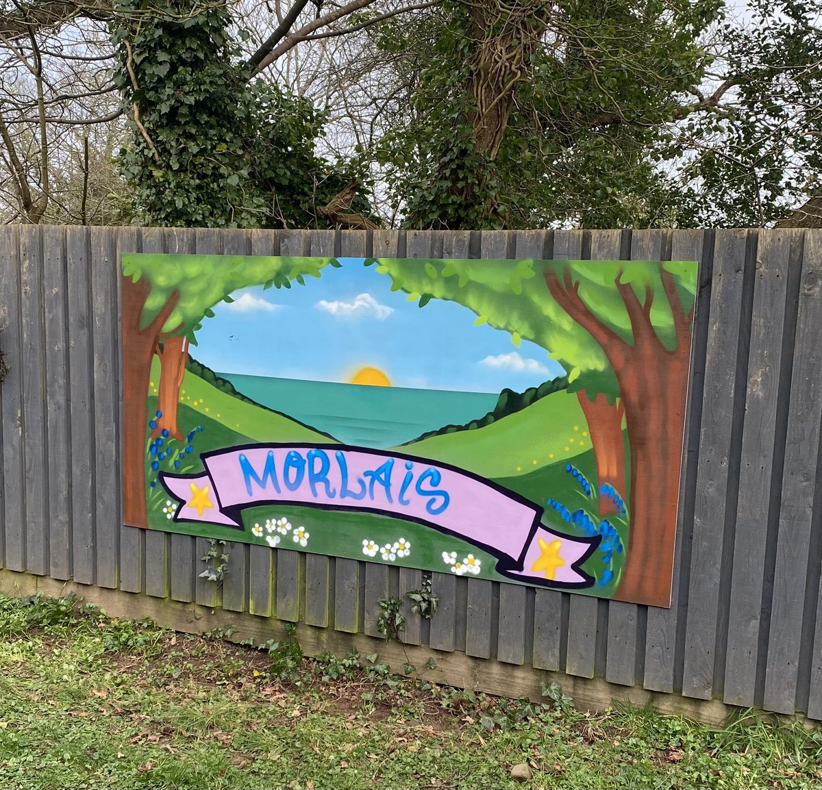 MorlaisWard's tweet photo. Our last session of graffiti today. A big thanks to artist Lloyd and @artscare .  We love our new graffiti art thats been put up in the garden 🤗 https://t.co/IXa34fp96W