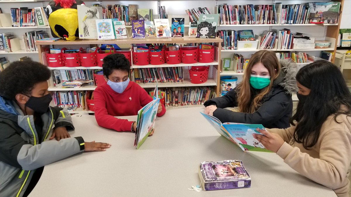 ClasseMckinley's tweet photo. Listening to the buzz of students reading the Prix peuplier nominated books to each other 💖💖💖💖 Always so much fun to be had when we visit the @HerbLibrary #BigKidsLovePictureBooksToo 💖 @HerbCampbell_PS https://t.co/rQk1uo6H61
