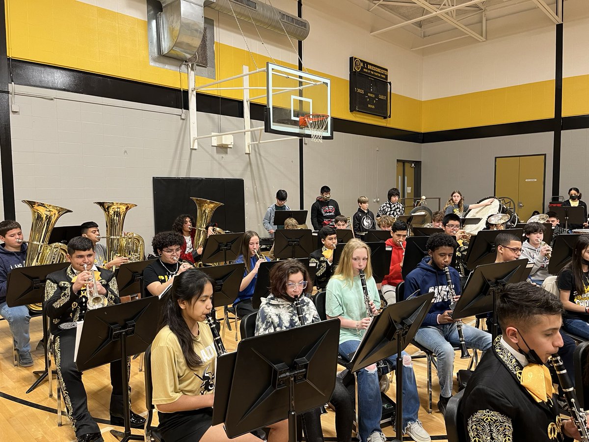 AJBtoroband's tweet photo. Band introducing our many options and how we work together to make music. 
#FutureToros #FineArtsForAll #Band https://t.co/oI0Eh2tRrG