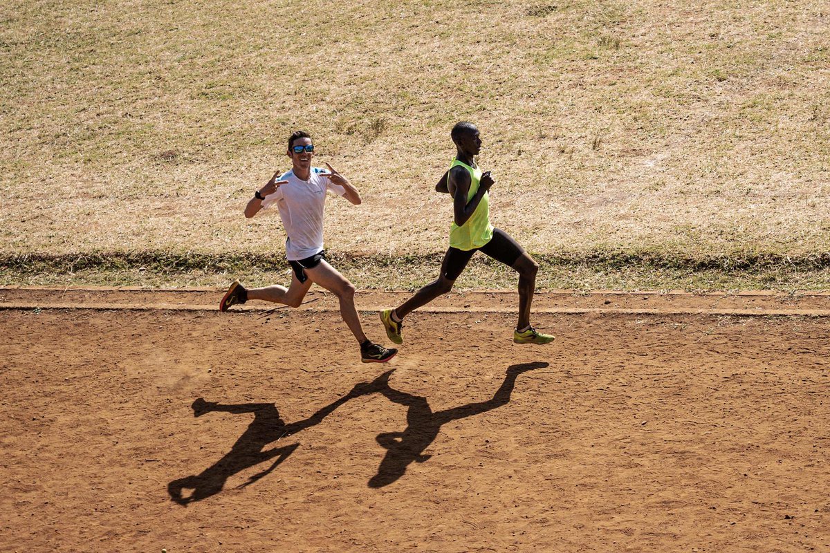 Photo loin d'être significative sur ma première séance d'entraînement ce matin. La première séance d'acclimatation fut difficile mais ça n'empêche pas de garder le sourire. Je suis conscient de la chance que j'ai de vivre de ma passion alors je profite de chaque instant de course